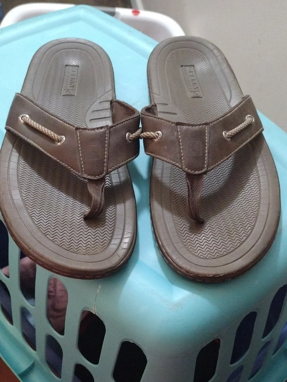 Sperry Leather Thong Sandals